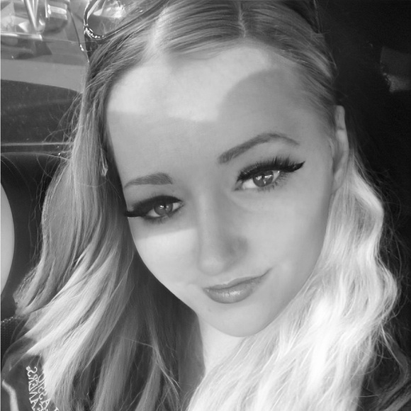 Checkout my Closet and help me Support my daughter! Single mom here! - Picture 9 of 16